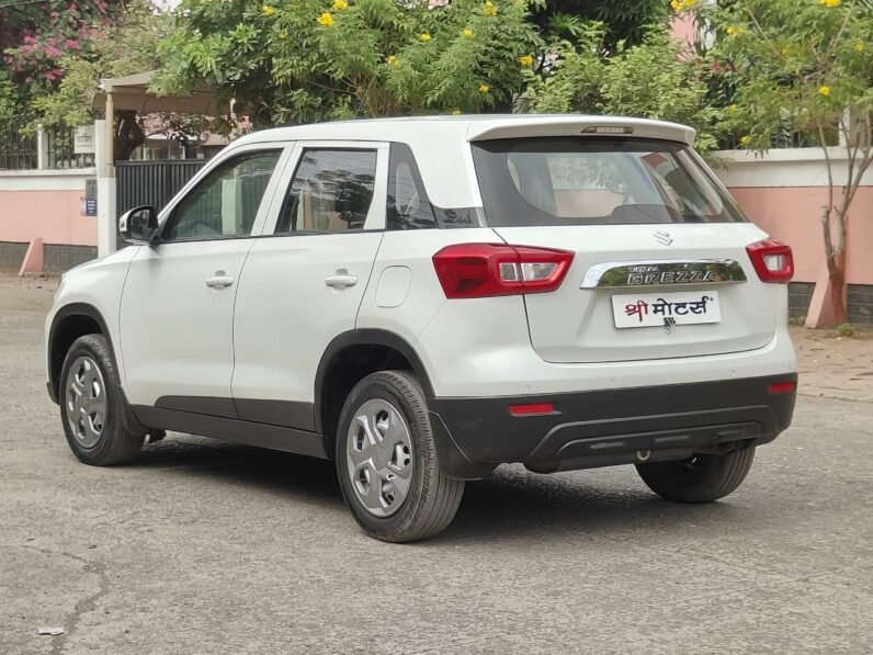 
								BREEZA LXI 2020 MODEL PETROL full									