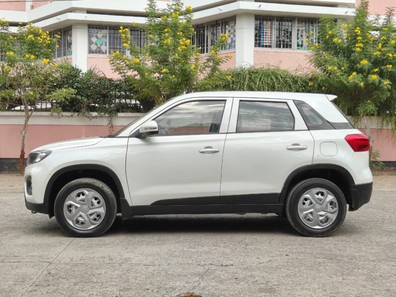 
								BREEZA LXI 2020 MODEL PETROL full									