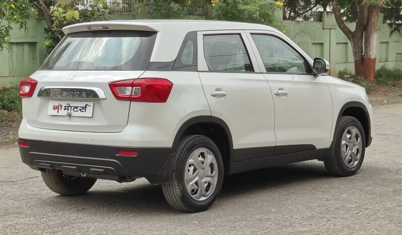 
								BREEZA LXI 2020 MODEL PETROL full									