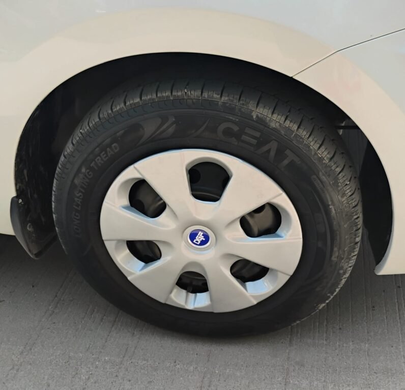 
								DEZIRE VXI 2019 MODEL PETROL full									