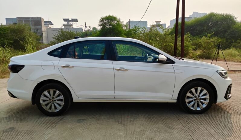 
								VIRTUS HIGHLINE 1.0 2022 MODEL PETROL full									