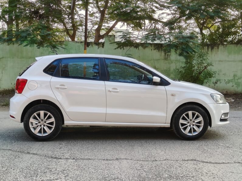 
								POLO HIGHLINE 2014 MODEL PETROL full									