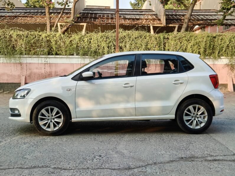 
								POLO HIGHLINE 2014 MODEL PETROL full									