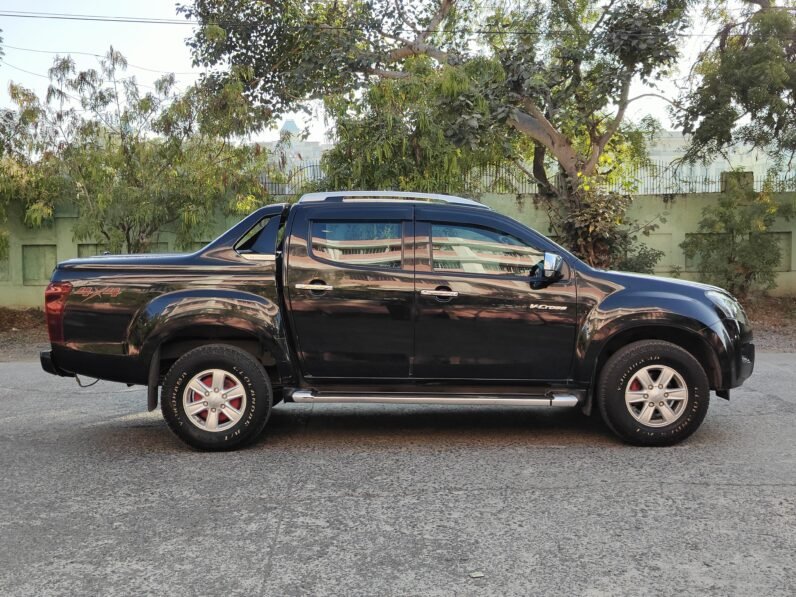 
								ISUZU D-MAX  V-CROSS 2018 MODEL DIESEL full									