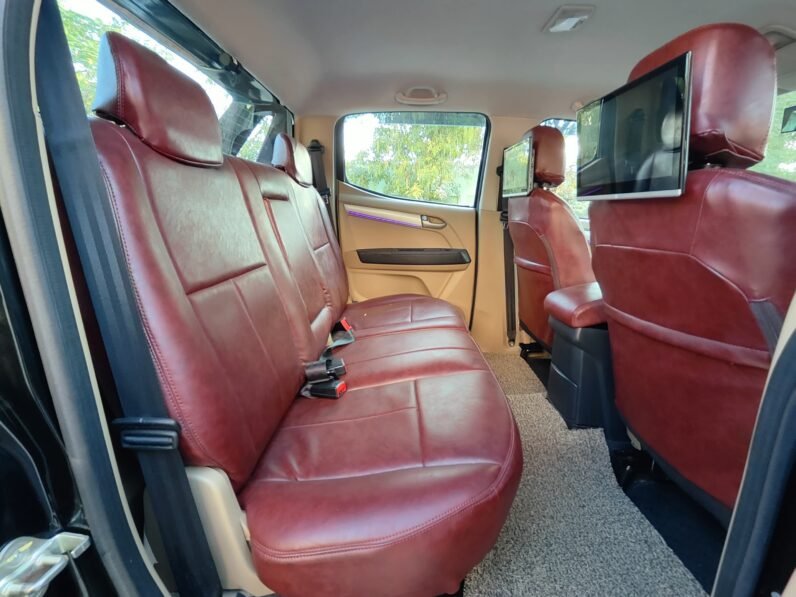 
								ISUZU D-MAX  V-CROSS 2018 MODEL DIESEL full									