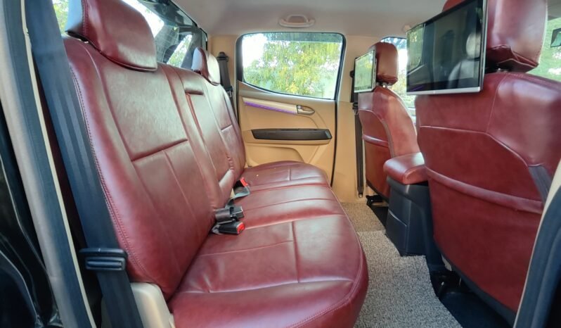 
								ISUZU D-MAX  V-CROSS 2018 MODEL DIESEL full									