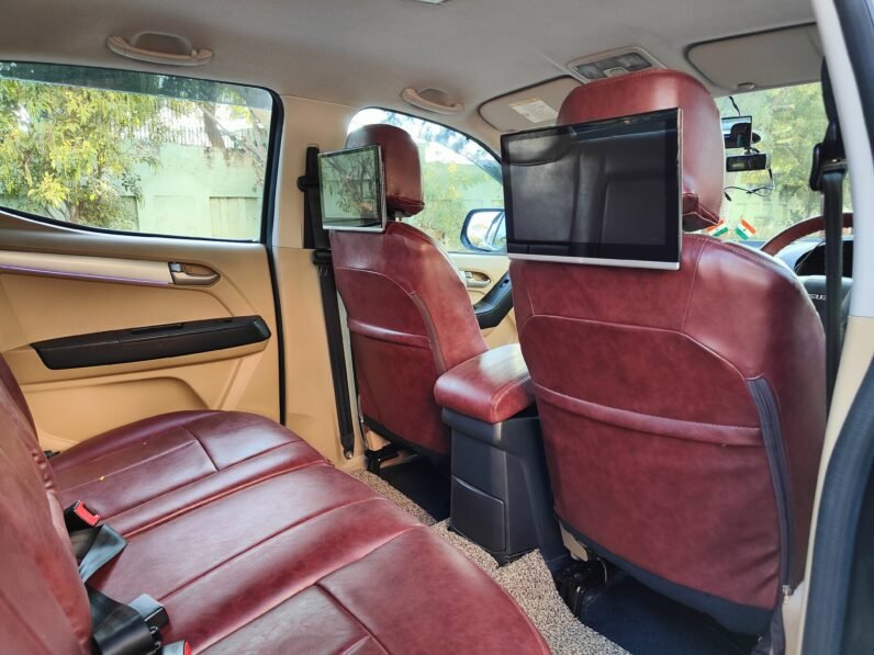 
								ISUZU D-MAX  V-CROSS 2018 MODEL DIESEL full									