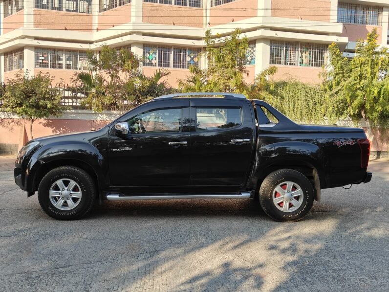 
								ISUZU D-MAX  V-CROSS 2018 MODEL DIESEL full									