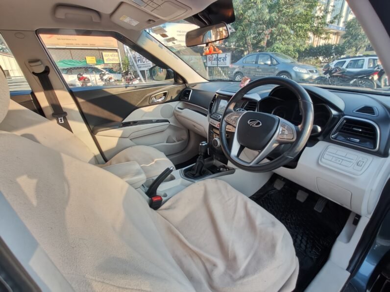 
								XUV300 W8 2020 MODEL PETROL full									