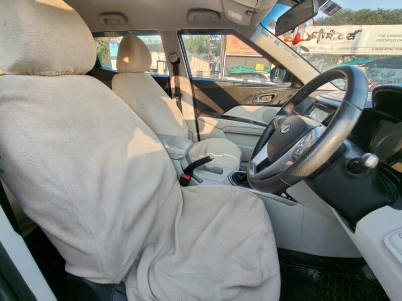 
								XUV300 W8 2020 MODEL PETROL full									