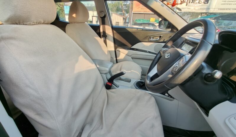 
								XUV300 W8 2020 MODEL PETROL full									