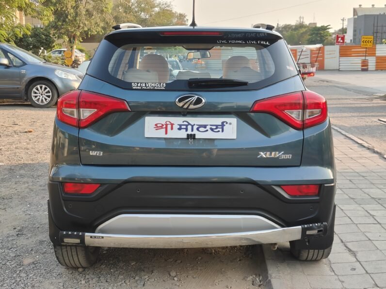 
								XUV300 W8 2020 MODEL PETROL full									