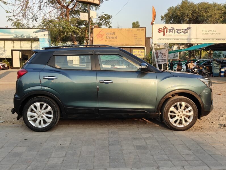 
								XUV300 W8 2020 MODEL PETROL full									