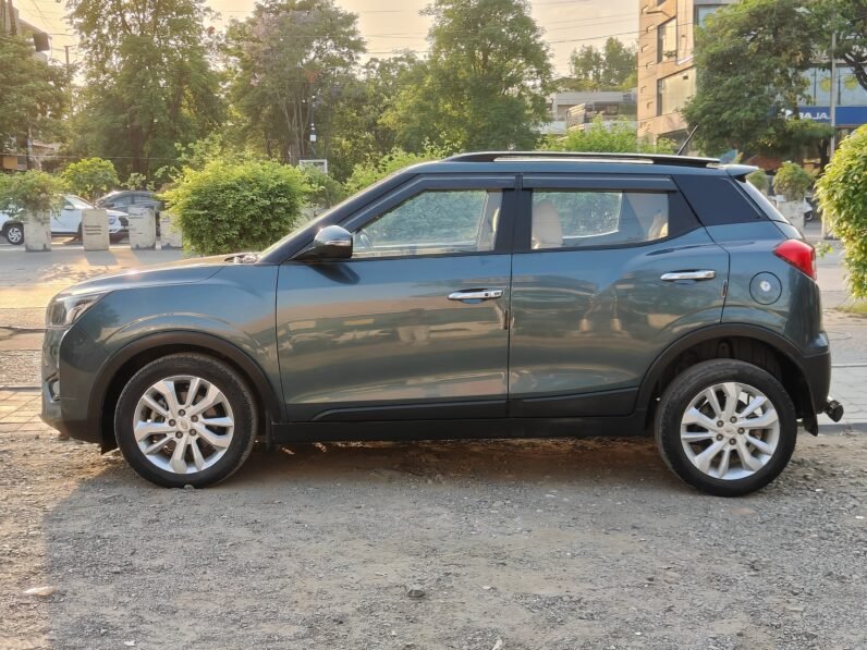 
								XUV300 W8 2020 MODEL PETROL full									