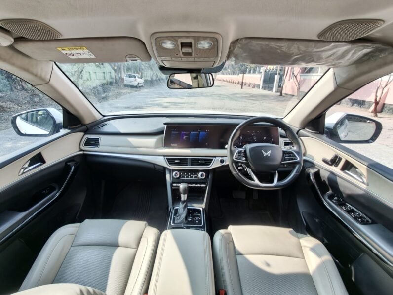 
								XUV700 AX7 L 4*4 AT 2022 DIESEL full									