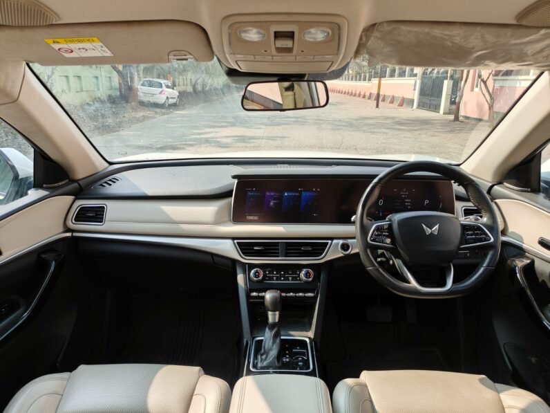 
								XUV700 AX7 L 4*4 AT 2022 DIESEL full									