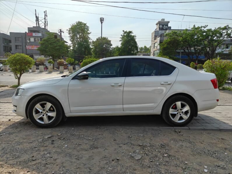 
								OCTAVIA AMBITION 2016 MODEL DIESEL full									