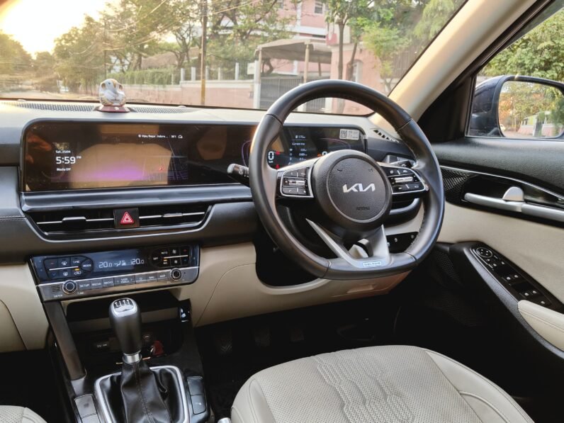 
								SELTOS HTX 2023 MODEL PETROL full									