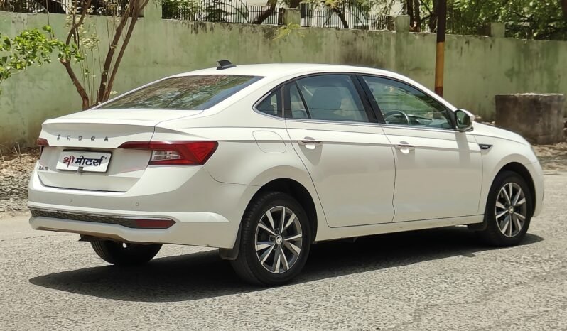 
								SLAVIA STYLE 1.5 2022 MODEL PETROL full									