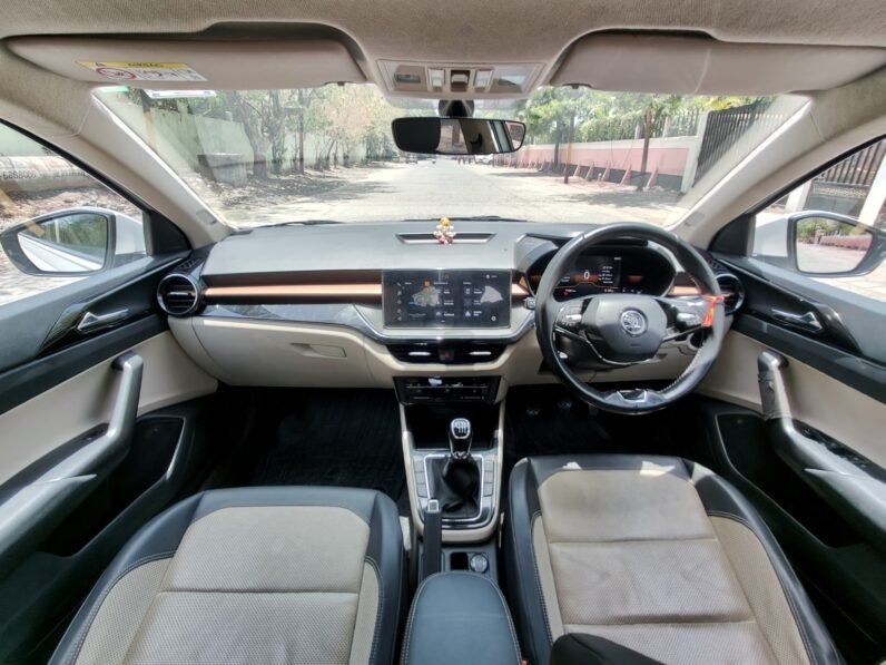 
								SLAVIA STYLE 1.5 2022 MODEL PETROL full									