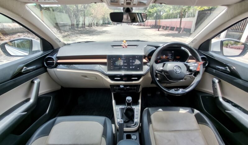 
								SLAVIA STYLE 1.5 2022 MODEL PETROL full									