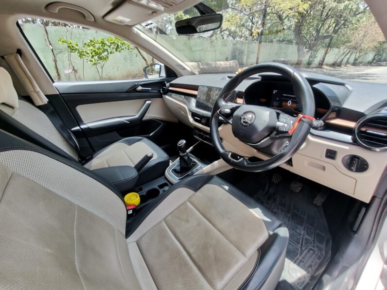 
								SLAVIA STYLE 1.5 2022 MODEL PETROL full									