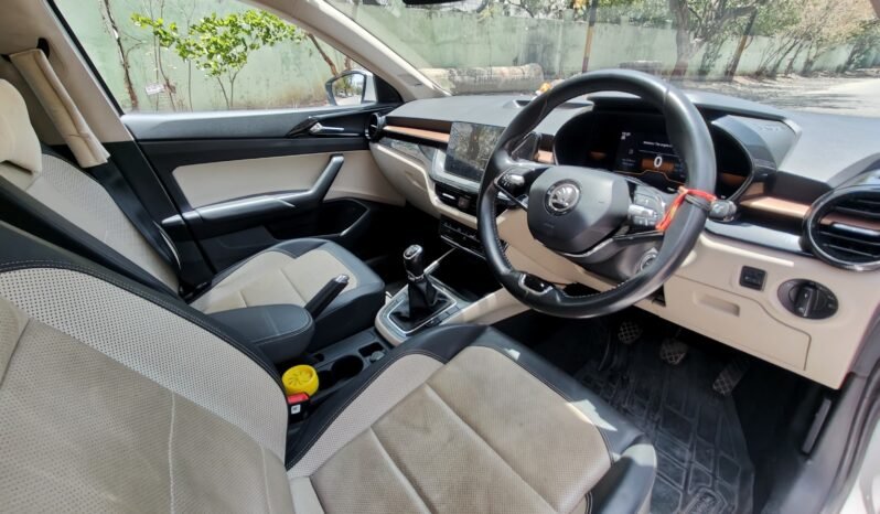 
								SLAVIA STYLE 1.5 2022 MODEL PETROL full									