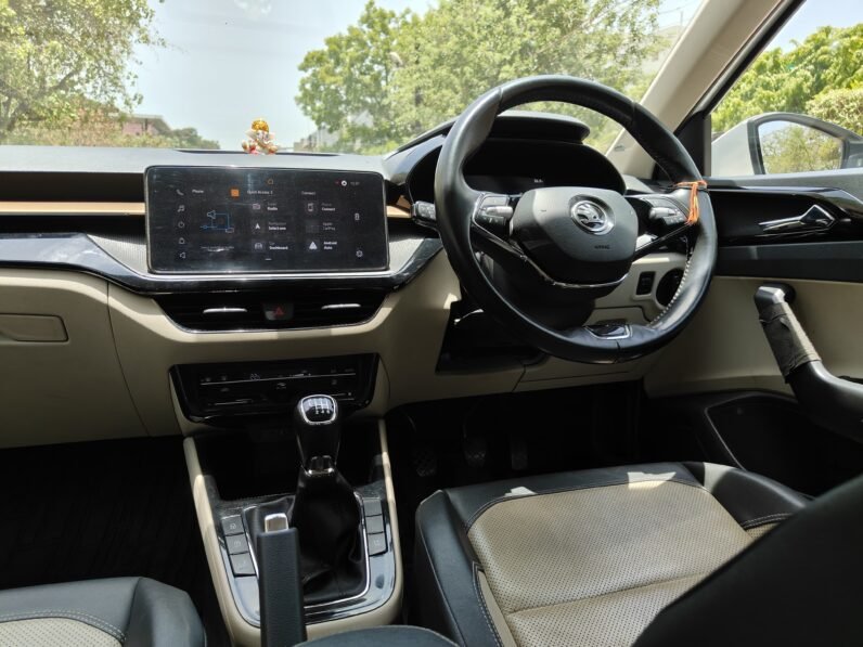 
								SLAVIA STYLE 1.5 2022 MODEL PETROL full									
