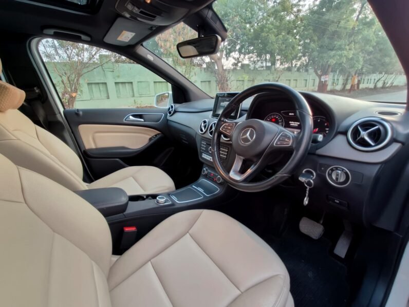 
								MERCEDES BENZ B200 CDI AT 2015 MODEL full									