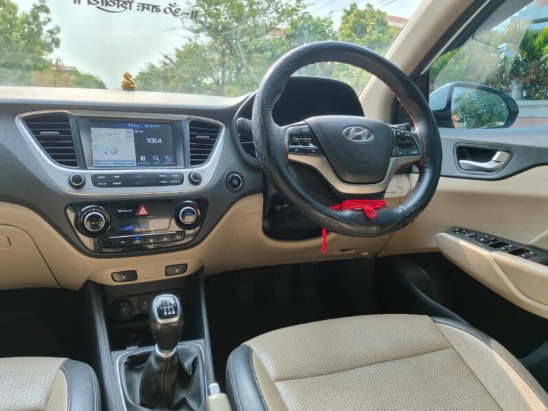 
								VERNA SX (O) 2018 MODEL PETROL full									