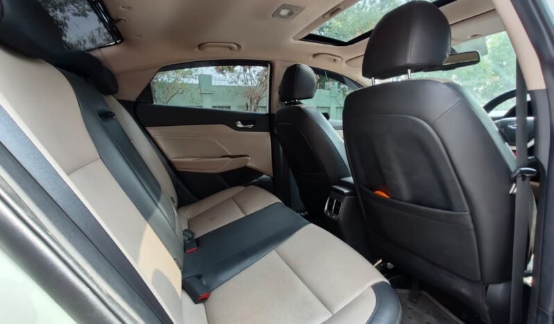 
								VERNA SX (O) 2018 MODEL PETROL full									
