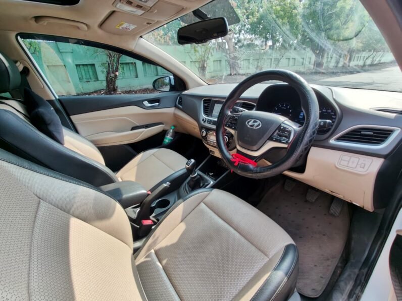 
								VERNA SX (O) 2018 MODEL PETROL full									