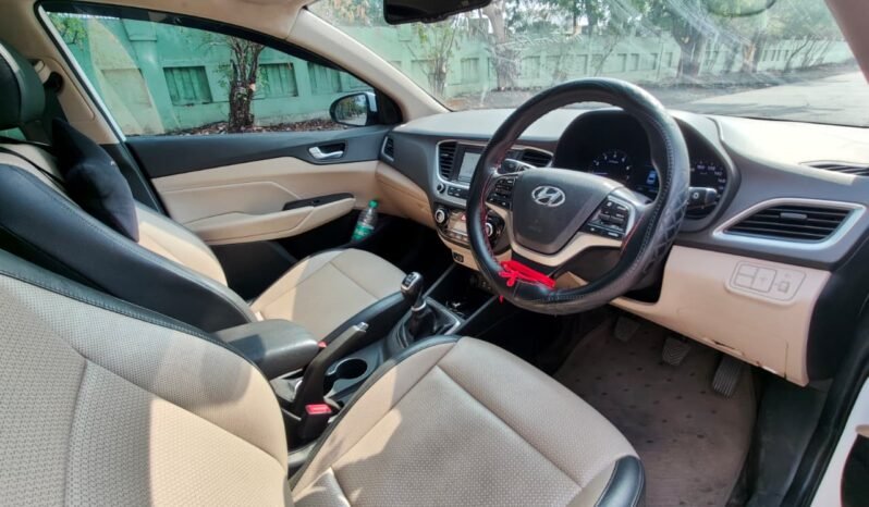 
								VERNA SX (O) 2018 MODEL PETROL full									
