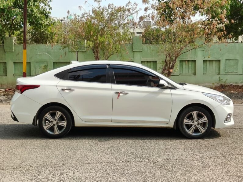 
								VERNA SX (O) 2018 MODEL PETROL full									