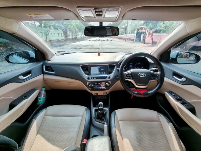 
								VERNA SX (O) 2018 MODEL PETROL full									