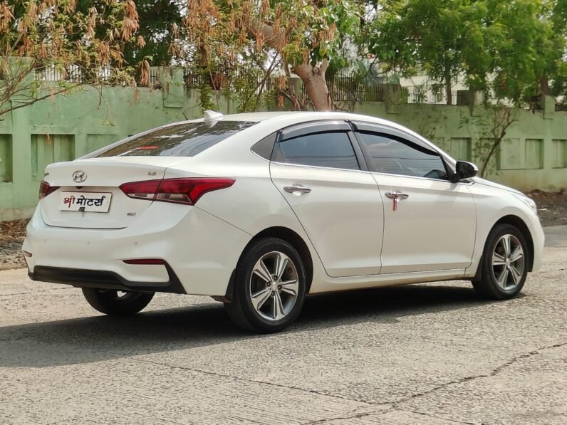 
								VERNA SX (O) 2018 MODEL PETROL full									