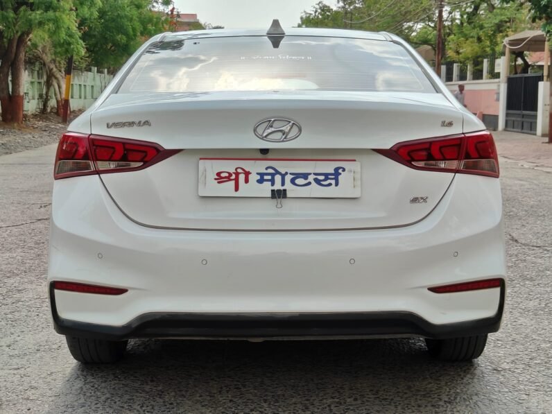 
								VERNA SX (O) 2018 MODEL PETROL full									