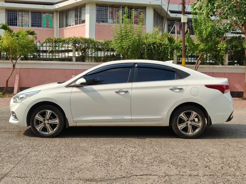 
								VERNA SX (O) 2018 MODEL PETROL full									