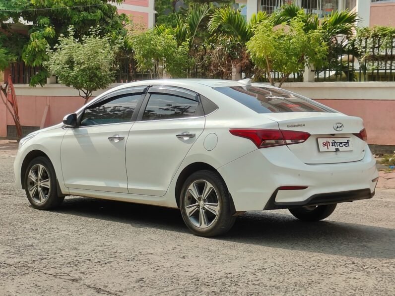 
								VERNA SX (O) 2018 MODEL PETROL full									