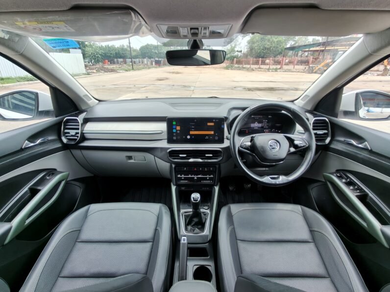 
								KYLAQ PRESTIGE 2025 MODEL PETROL full									
