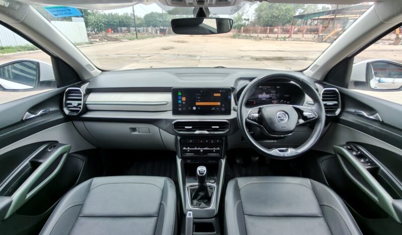 
								KYLAQ PRESTIGE 2025 MODEL PETROL full									
