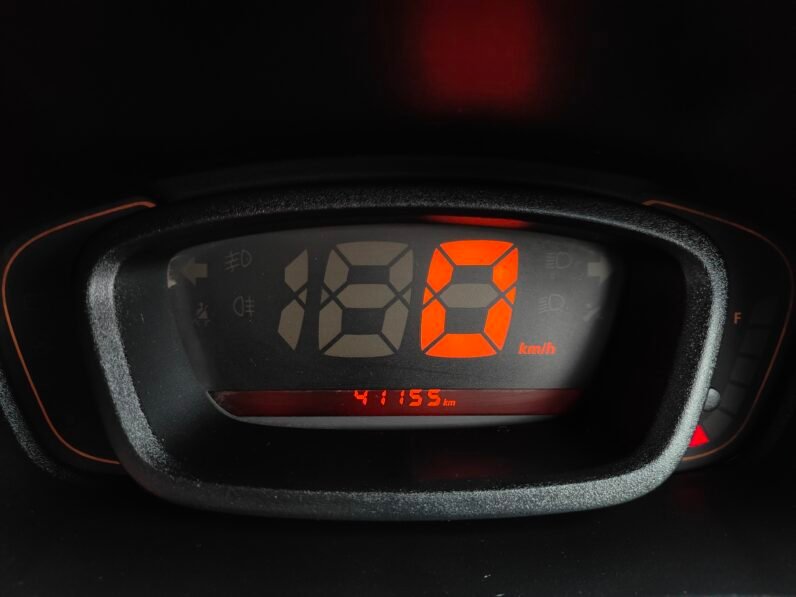 
								KWID RXT 2015 MODEL PETROL full									
