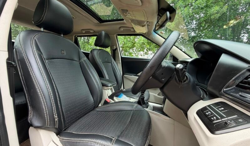 
								XUV300 W8 (O) 2019 MODEL DIESEL full									