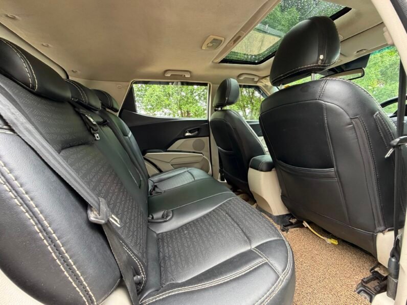 
								XUV300 W8 (O) 2019 MODEL DIESEL full									