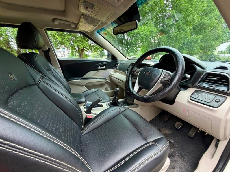 
								XUV300 W8 (O) 2019 MODEL DIESEL full									