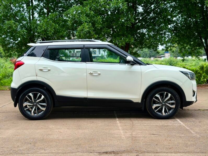 
								XUV300 W8 (O) 2019 MODEL DIESEL full									