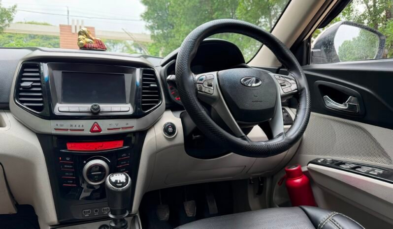 
								XUV300 W8 (O) 2019 MODEL DIESEL full									
